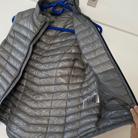 Mountain Hardwear Women's Gray Puffer Vest - Picture 7 of 11